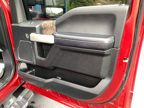 Used 2019 Ford F250 Lariat w/ Chrome Package image 41