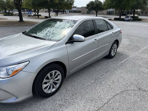 Used 2016 Toyota Camry LE FWD image 2