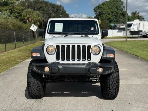 Used 2023 Jeep Gladiator Sport AWD/4WD image 2