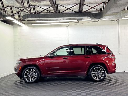 Used 2023 Jeep Grand Cherokee Overland AWD/4WD image 3