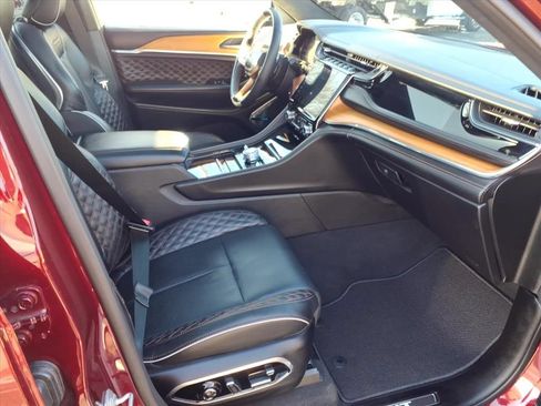 Used 2024 Jeep Grand Cherokee Summit AWD/4WD image 25