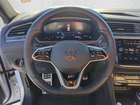 Used 2023 Volkswagen Tiguan SE R-Line image 13