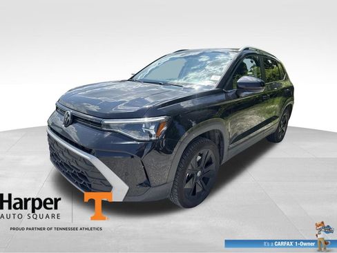 Used 2025 Volkswagen Taos SE w/ Panoramic Sunroof Package FWD image 1