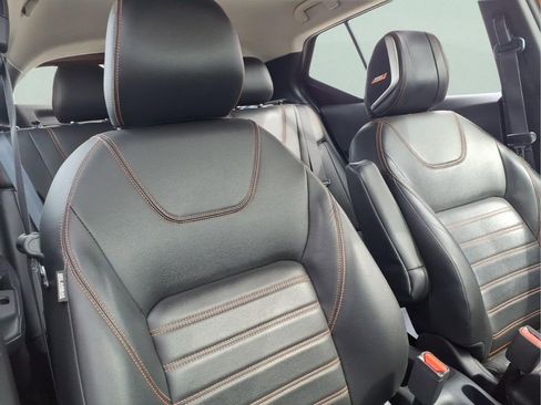 Used 2020 Nissan Kicks SR w/ SR Premium Package image 9