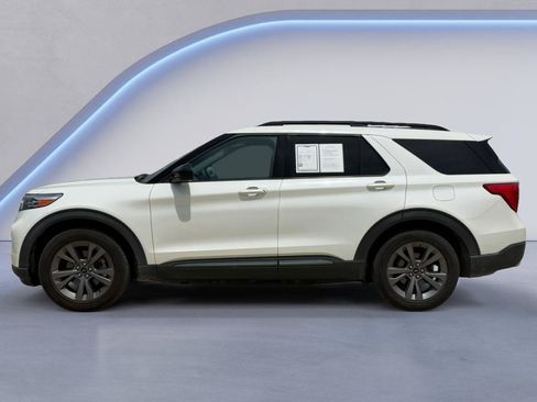 Used 2022 Ford Explorer XLT w/ Equipment Group 202A RWD image 2