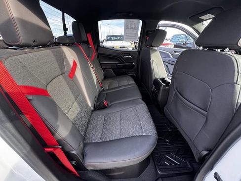 Used 2023 Chevrolet Colorado Z71 image 9