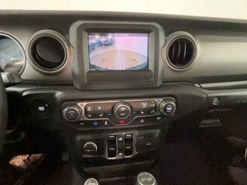 Used 2023 Jeep Wrangler Unlimited w/ Cold Weather Group AWD/4WD image 30