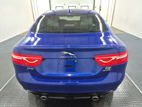 Used 2019 Jaguar XE S image 9
