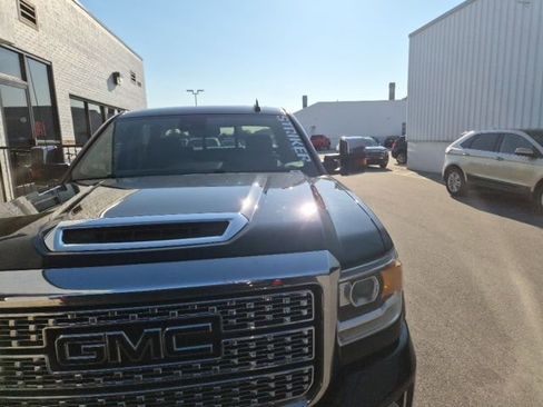 Used 2019 GMC Sierra 2500 Denali w/ Duramax Plus Package image 2