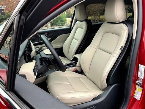 New 2026 Lincoln Corsair Premiere image 9