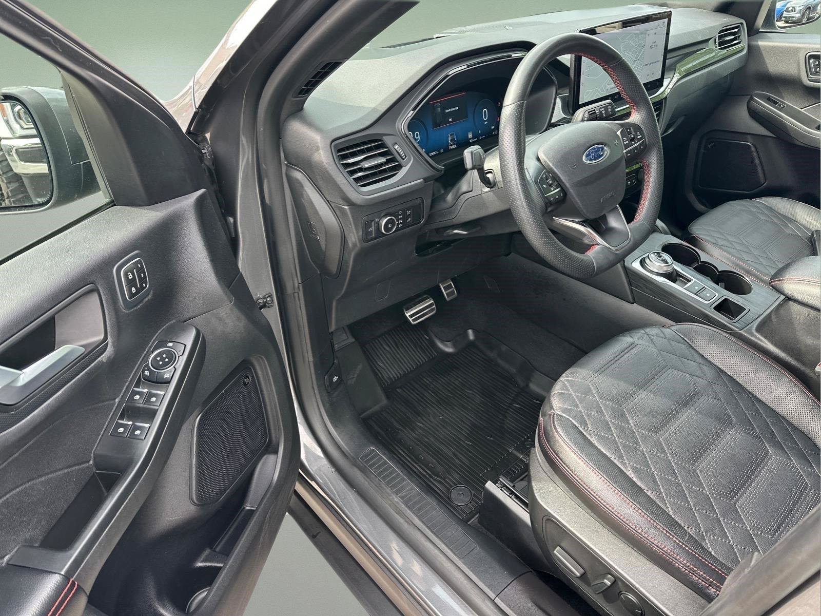 Used 2023 Ford Escape ST-Line Elite w/ Premium Technology Package AWD/4WD image 9