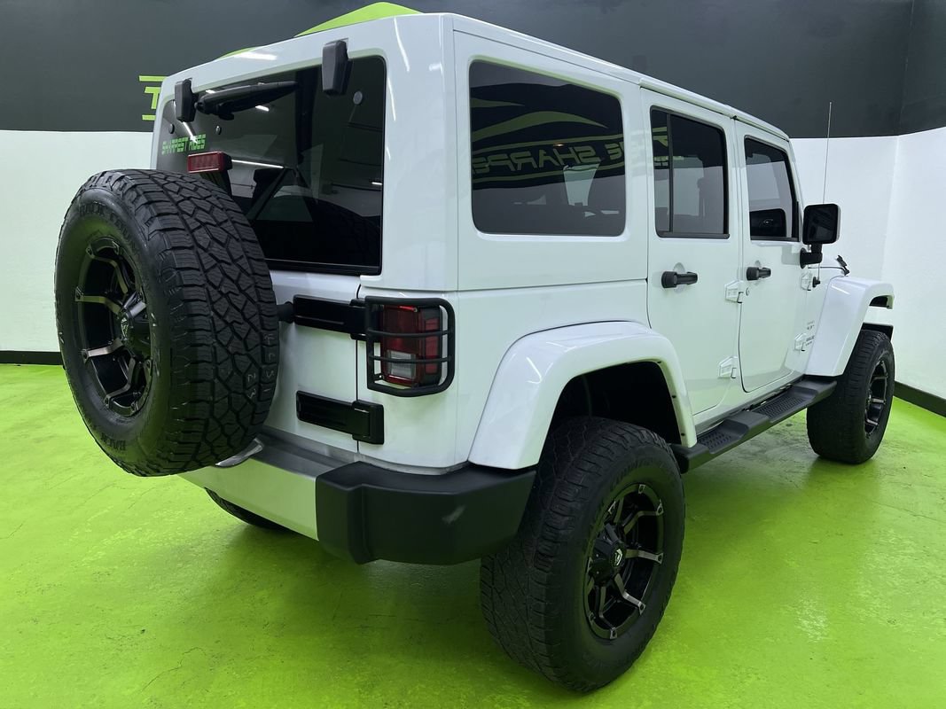 Used 2017 Jeep Wrangler Unlimited Sahara w/ Connectivity Group AWD/4WD image 10