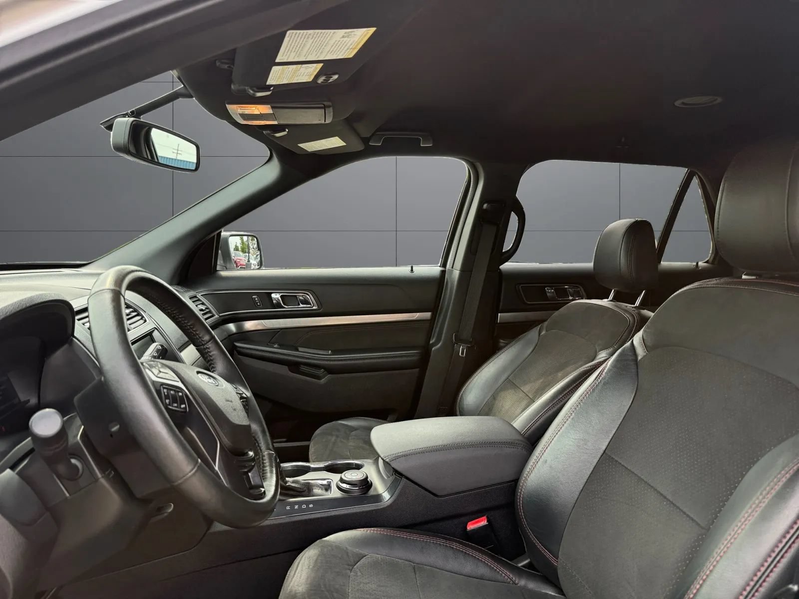 Used 2018 Ford Explorer XLT w/ Equipment Group 202A AWD/4WD image 16