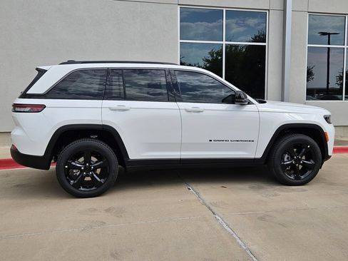 New 2026 Jeep Grand Cherokee Limited w/ Limited Altitude Package AWD/4WD image 2