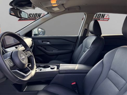 Used 2024 Nissan Rogue SL AWD/4WD image 9