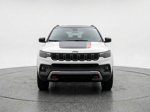 Used 2025 Jeep Compass Trailhawk image 2