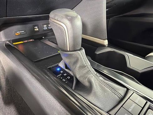Used 2025 Toyota Camry SE FWD image 30