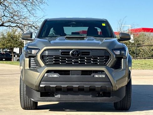 Used 2025 Toyota Tacoma TRD Sport RWD image 2