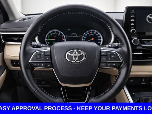 Used 2021 Toyota Highlander XLE FWD image 11