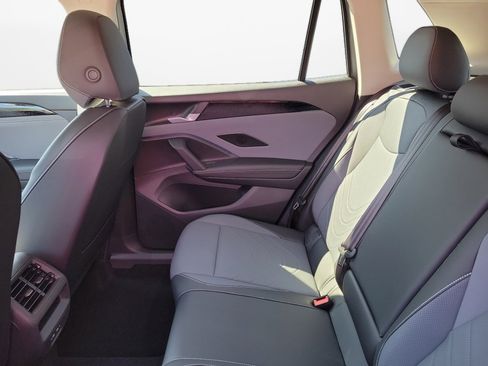 New 2025 Volkswagen Tiguan SE image 13