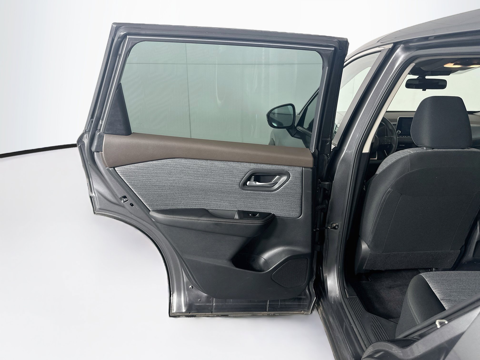 Used 2023 Nissan Rogue SV FWD image 26