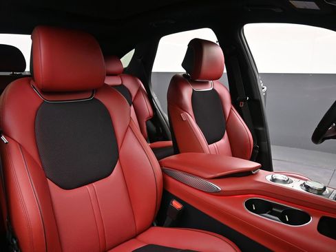 Used 2025 Genesis GV70 2.5T w/ Sport Prestige Package image 13