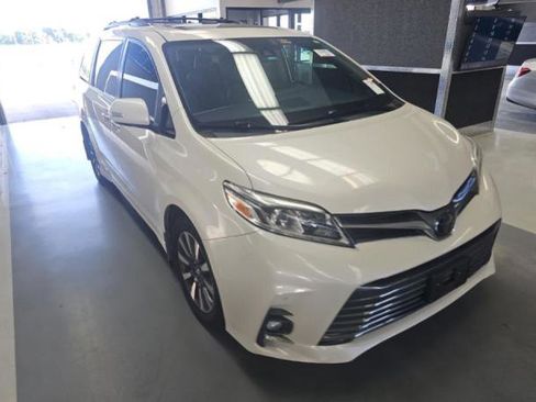 Used 2020 Toyota Sienna Limited FWD image 3