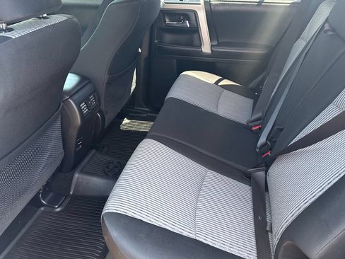 Used 2017 Toyota 4Runner SR5 AWD/4WD image 10