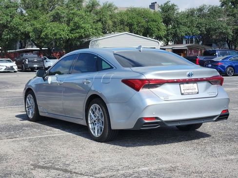 Used 2021 Toyota Avalon Limited w/ Advanced Safety Package FWD image 3