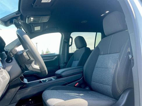 New 2025 GMC Acadia Elevation image 17