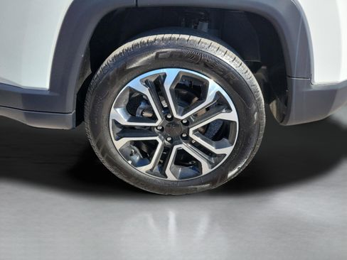 Used 2024 Jeep Compass Limited image 8