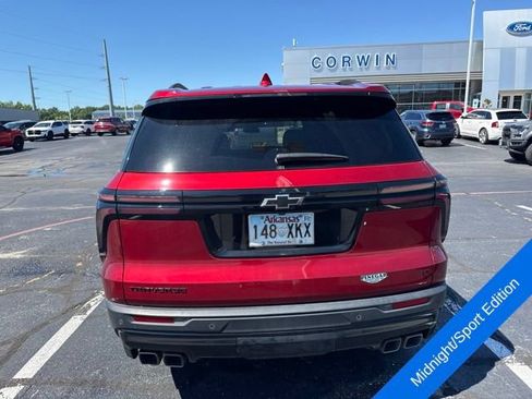 Used 2024 Chevrolet Traverse LT w/ Midnight/Sport Edition FWD image 9