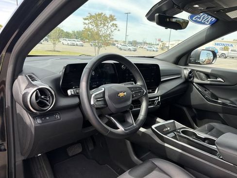 Used 2025 Chevrolet Equinox LT w/ Convenience Package II FWD image 11