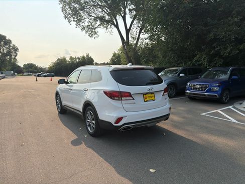 Used 2018 Hyundai Santa Fe SE AWD/4WD image 3