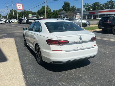 Used 2022 Volkswagen Passat 2.0T SE FWD image 5