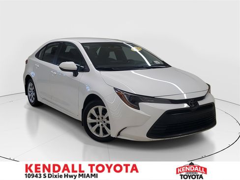 Used 2025 Toyota Corolla LE image 1