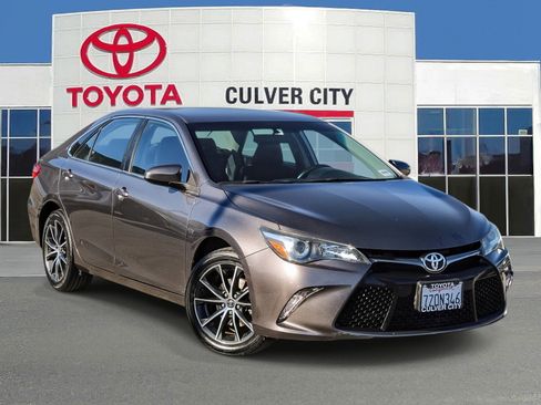 Used 2017 Toyota Camry XSE image 1