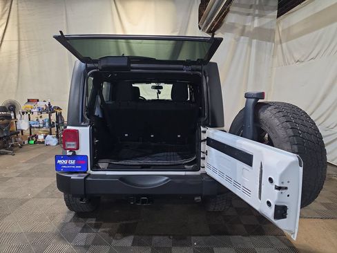 Used 2018 Jeep Wrangler Unlimited Sport S AWD/4WD image 19