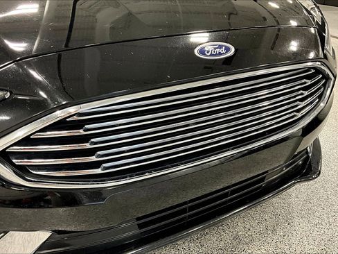 Used 2017 Ford Fusion SE w/ Fusion SE Technology Package FWD image 33