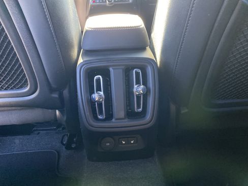 Used 2025 Volvo XC40 B5 Plus image 46