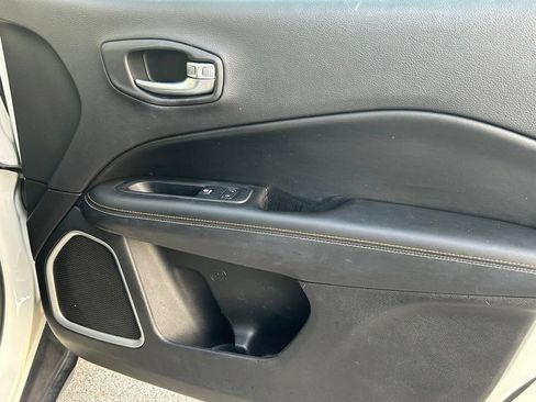 Certified 2018 Jeep Compass Latitude w/ Popular Equipment Group FWD image 28