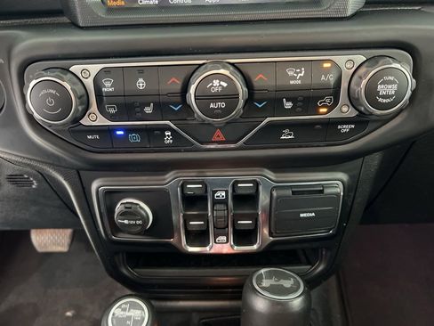 Used 2023 Jeep Wrangler Unlimited Sahara w/ Cold Weather Group AWD/4WD image 16