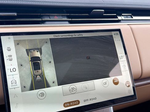 Used 2025 Land Rover Range Rover SE image 33