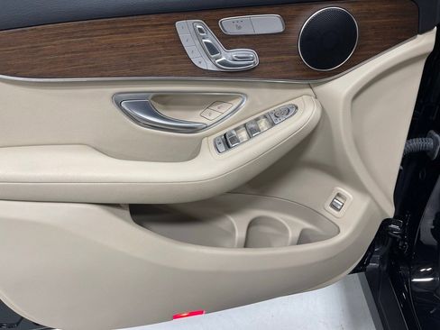 Used 2022 Mercedes-Benz GLC 300 4MATIC image 18