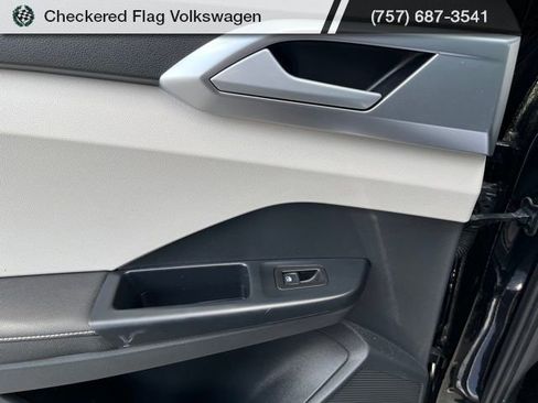 Used 2025 Volkswagen Taos SE image 24