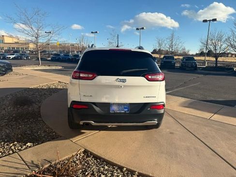 Used 2017 Jeep Cherokee Limited AWD/4WD image 6