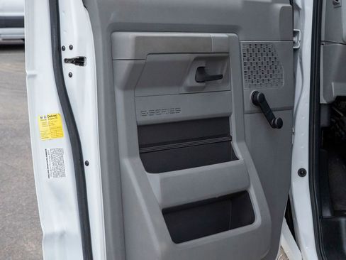Used 2014 Ford E-350 and Econoline 350 Super Duty image 10