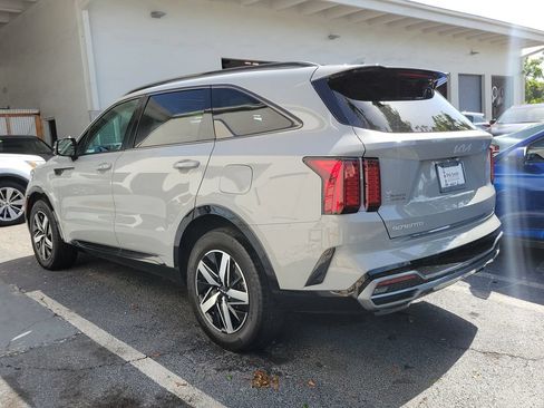 Certified 2023 Kia Sorento EX w/ Panoramic Sunroof Package FWD image 4