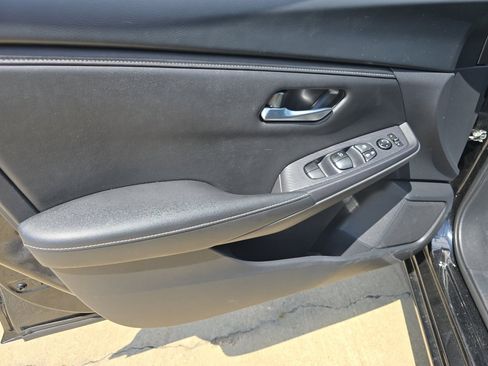 Used 2024 Nissan Sentra SV FWD image 17