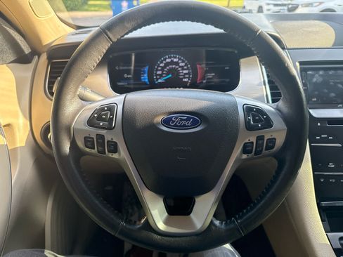 Used 2018 Ford Taurus SEL w/ Equipment Group 201A FWD image 19